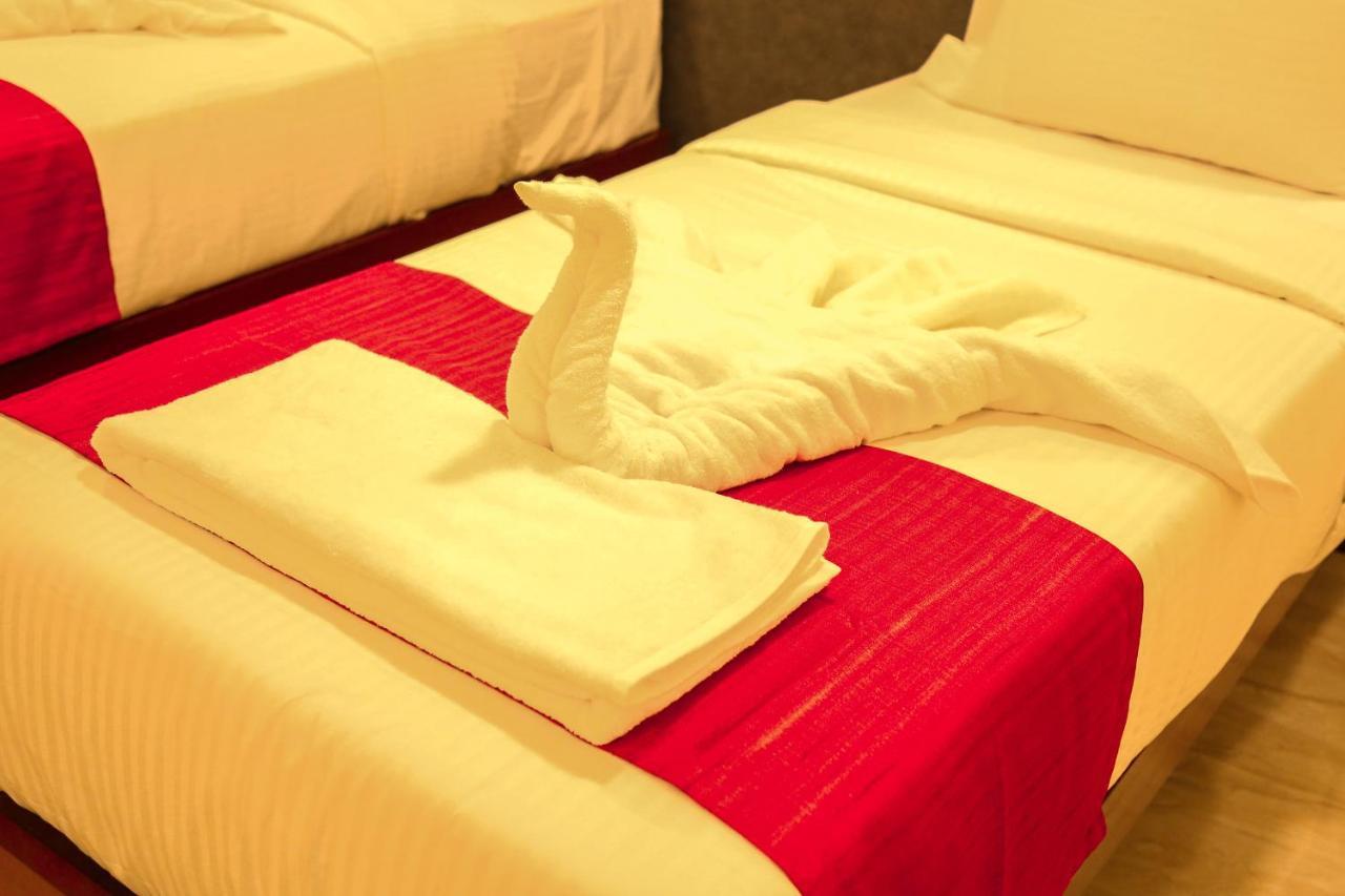 Hotel Sera Grand Chennai Bagian luar foto