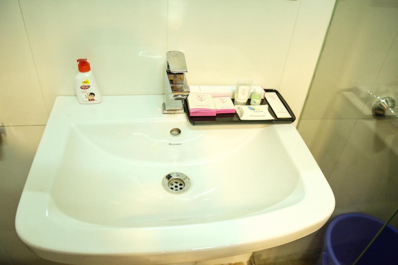 Hotel Sera Grand Chennai Bagian luar foto