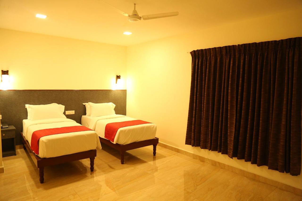 Hotel Sera Grand Chennai Bagian luar foto