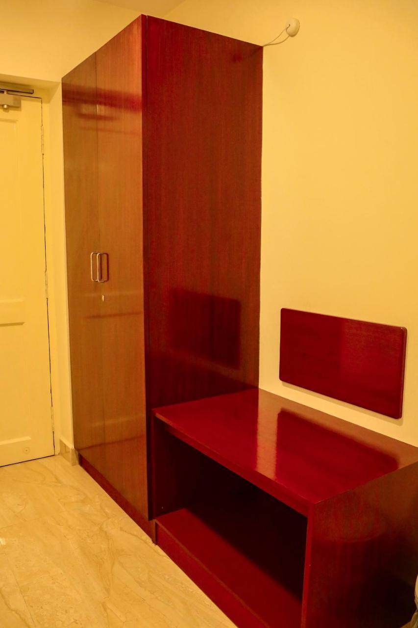 Hotel Sera Grand Chennai Bagian luar foto