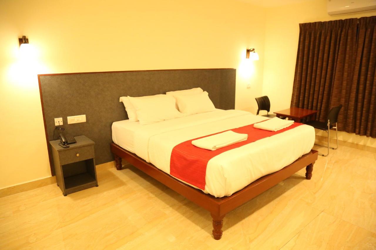 Hotel Sera Grand Chennai Bagian luar foto