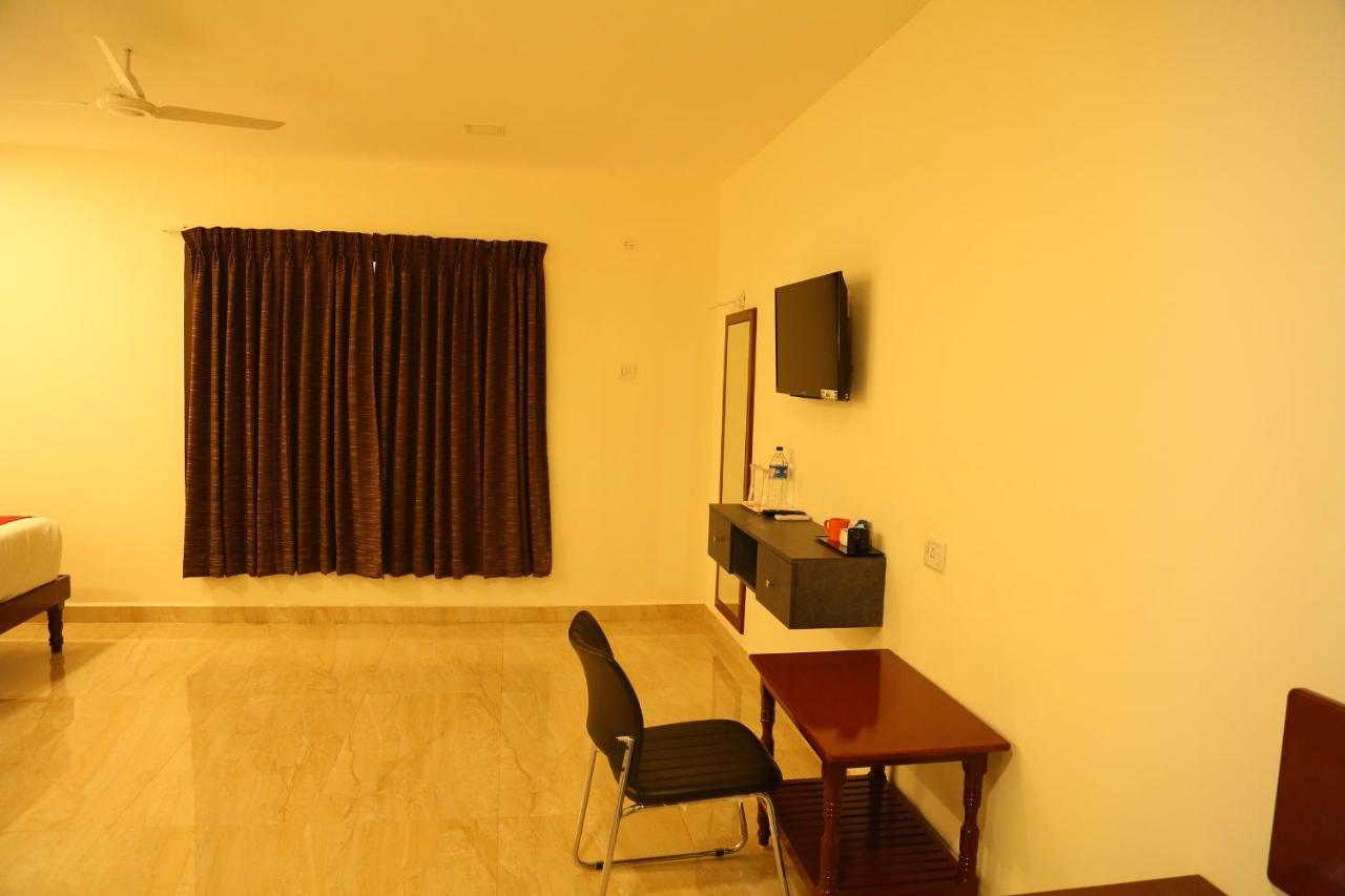 Hotel Sera Grand Chennai Bagian luar foto